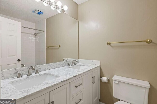 Building Photo - 611 Barrington Hills Dr