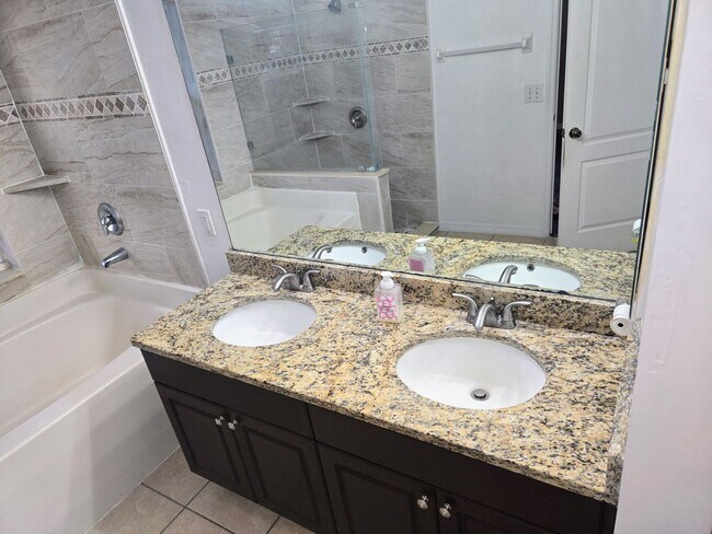 Building Photo - Price Improved!!!!-Large Family Home-Great...