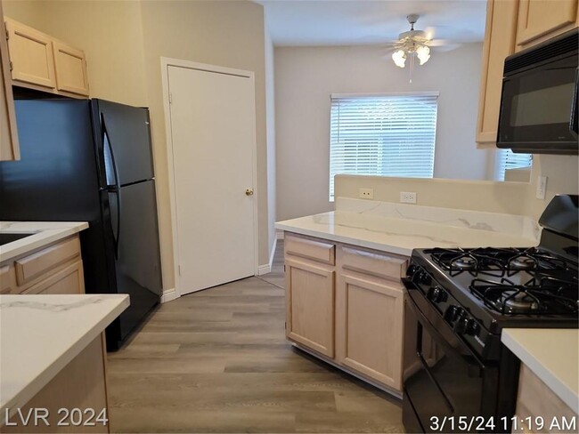 Building Photo - 2ND FLOOR 1 BED, 1 BATH UNIT ON THE SOUTH ...