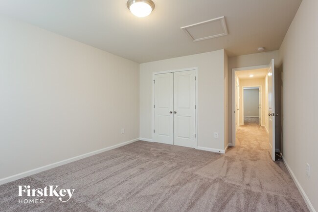 Building Photo - 1109 Mission Hill Ln