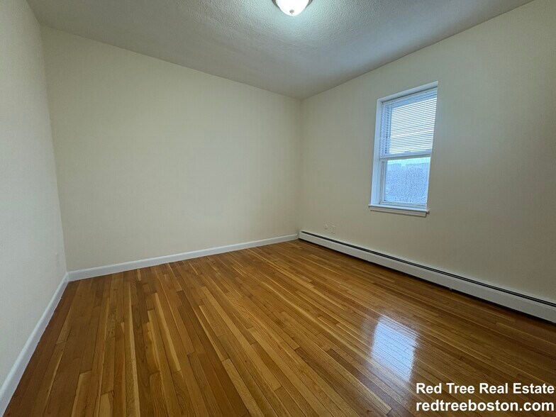 Building Photo - 164 N Beacon St