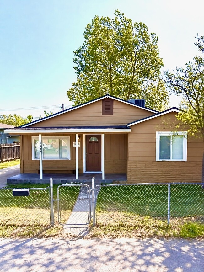 Building Photo - 3822 Haywood St