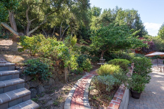 Building Photo - Custom Remodeled Ranch Home in Park-like S...