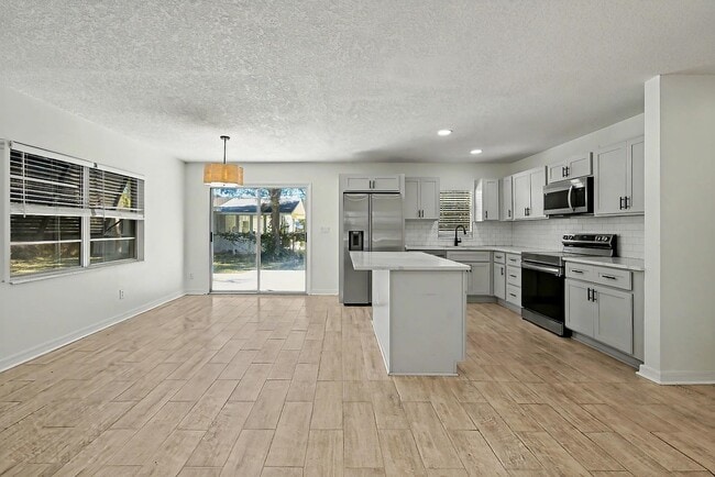 Building Photo - 235 Boulevard Des Pins