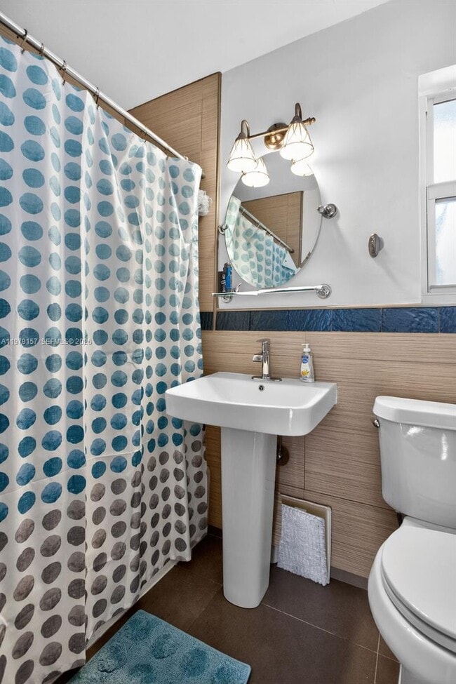 Building Photo - 268 SE 8th Ave