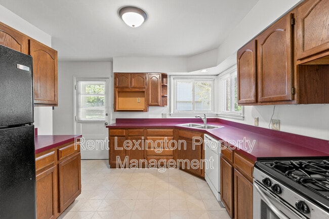 Building Photo - 2057 Heather Way