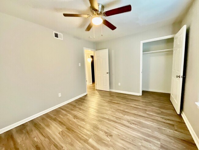 Building Photo - 14 Point West Cove