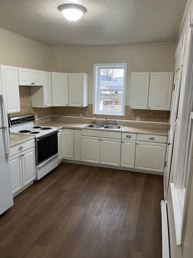 Building Photo - Duplex located on East Ave in Hagerstown