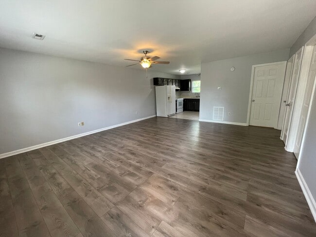 Building Photo - 117 Stone Tree Dr