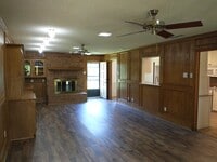 Building Photo - 606 Hillcrest Cir