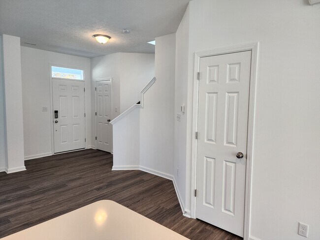Building Photo - 326 N Warman Ave