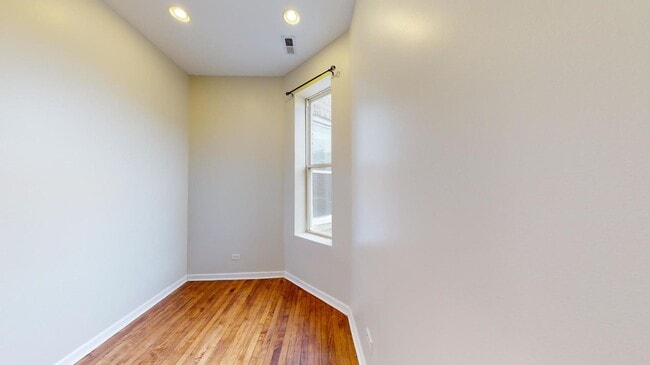 Building Photo - 1945 W Cermak Rd