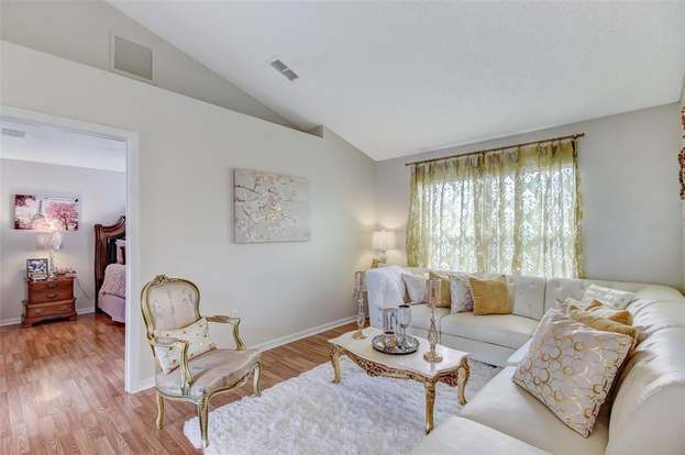 Building Photo - 208 Abbotsbury Dr