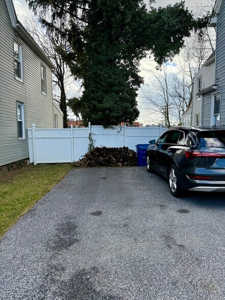 Building Photo - 411 Lyman Ave