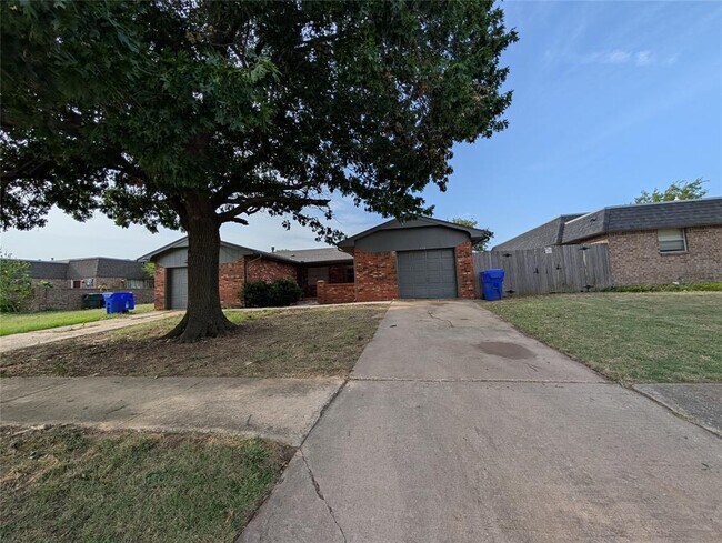 Building Photo - 122 Crystal Cir
