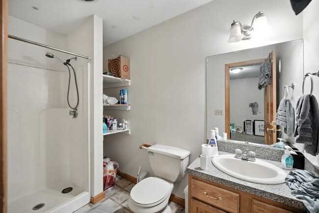 Building Photo - 39 Valley Ln