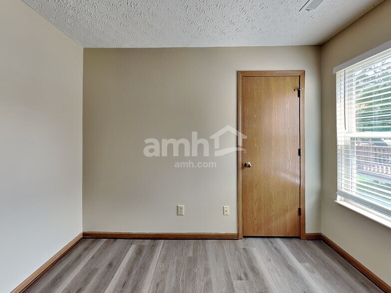 Building Photo - 4930 Kingpin Dr