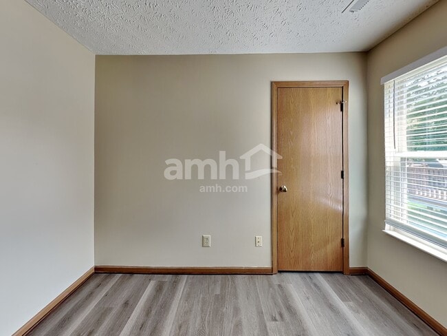 Building Photo - 4930 Kingpin Dr