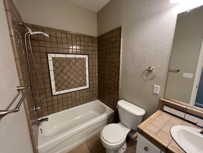 Building Photo - Well-appointed single-story home located walking distance to Manteca's Woodward Park!