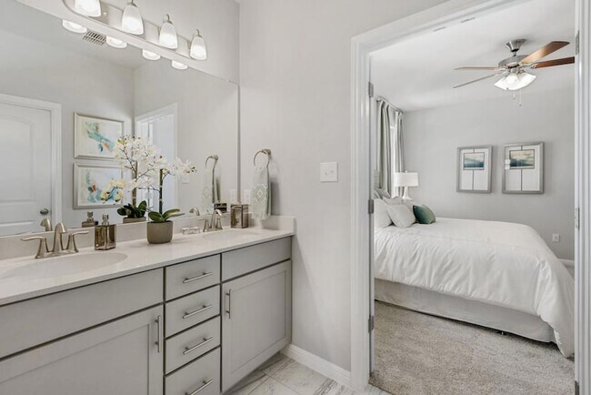 Building Photo - 10021 Dawn Pearl Dr