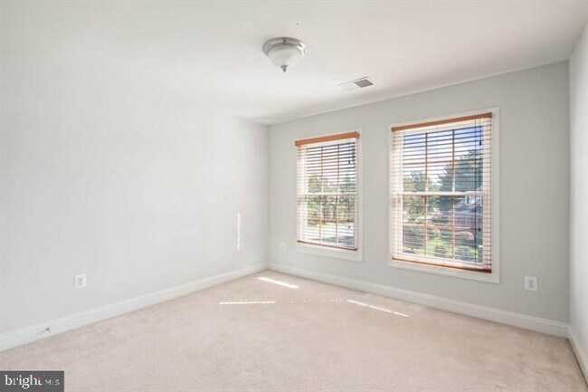 Building Photo - 2038 Madrillon Rd