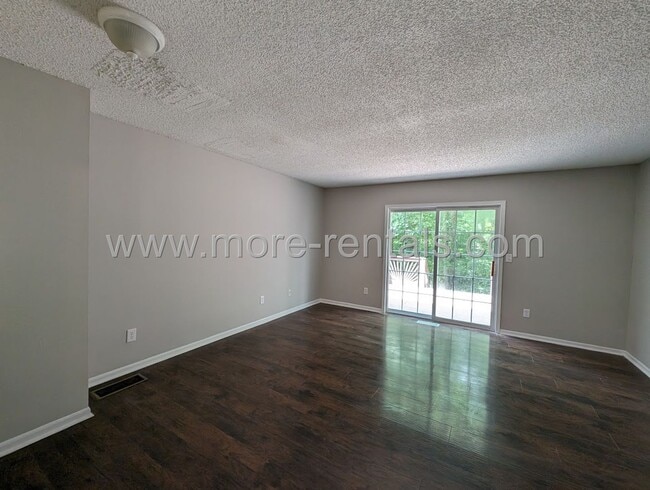 Building Photo - Remodeled condo in Hilliard Schools