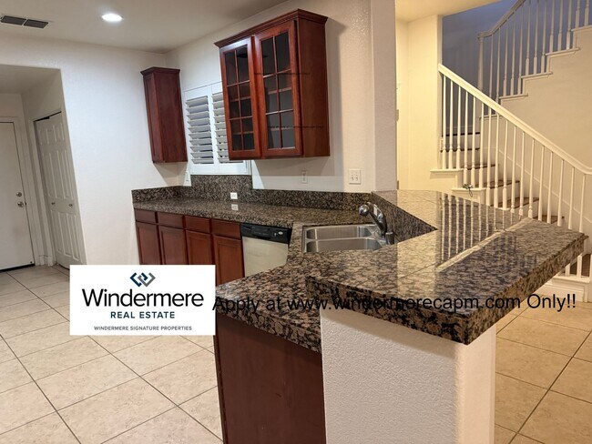 Building Photo - Hampton Village Beauty, A Very Desired Floor Plan!