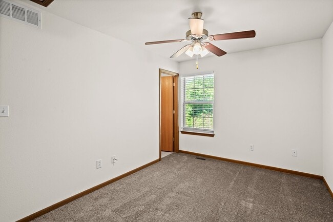 Building Photo - 701-703 Glenstone Dr.