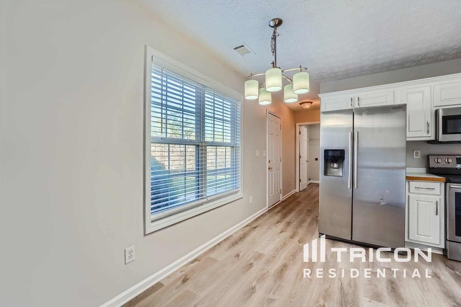 Building Photo - 1504 Riverglen Dr