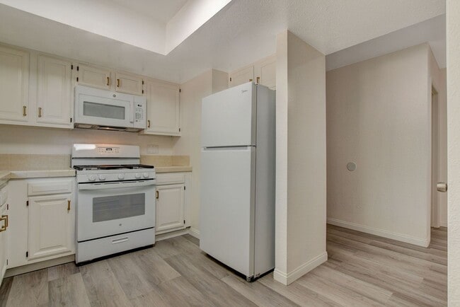 Building Photo - Single Story in the Heart of Las Vegas