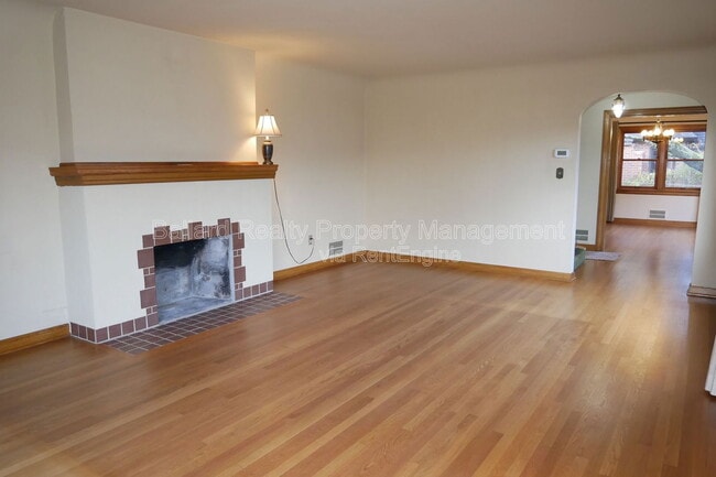 Building Photo - 1403 2nd Ave N