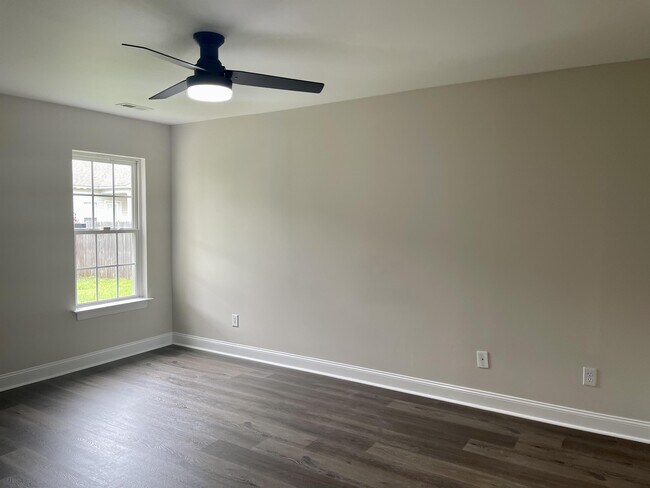 Building Photo - 2055B Cambria Dr