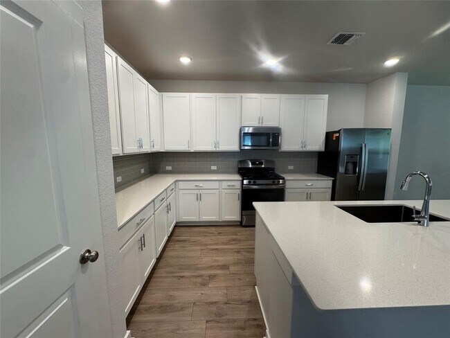 Building Photo - 108 Sorghum Dr