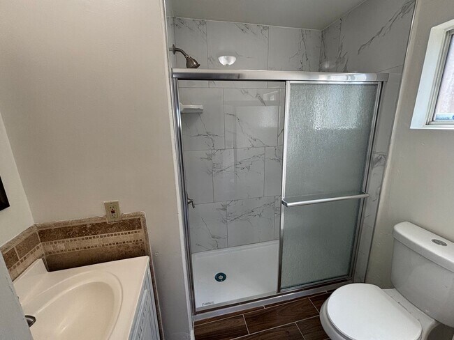 Building Photo - Beautiful 3-Bedroom Single-Story Home in Los Angeles!