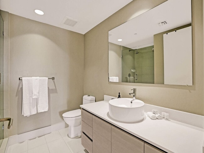 Building Photo - 2602 E Hallandale Beach Blvd