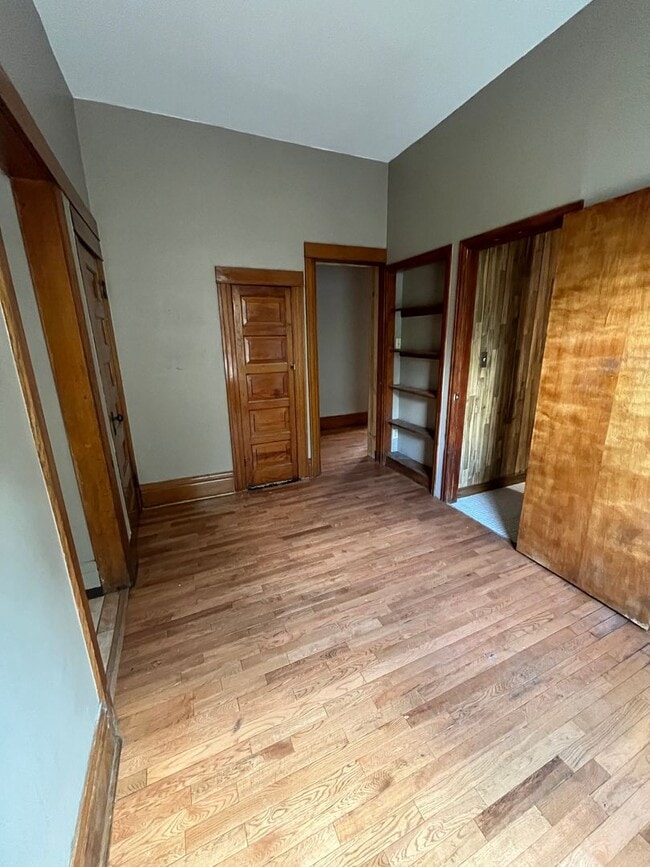 Building Photo - 2 Bedroom 2 Bathroom in Popular Baker Dist...