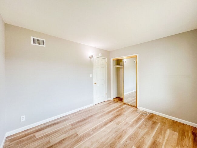 Building Photo - Santa Ana - Gorgeous Interior Remodel 4 be...