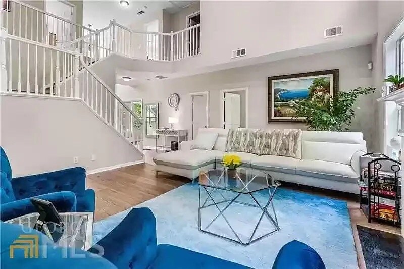 Building Photo - Room in House on Weller Tr NE