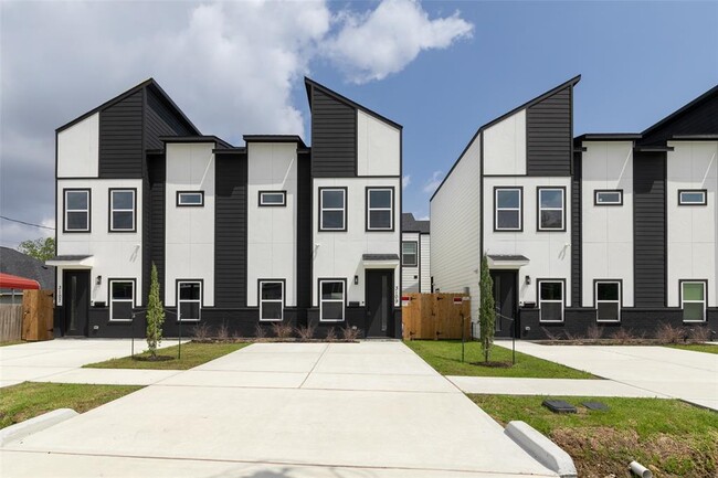Building Photo - 3109 Shelby Cir