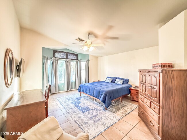 Building Photo - 5057 E Delta Ave