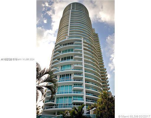 Building Photo - 2127 Brickell Ave