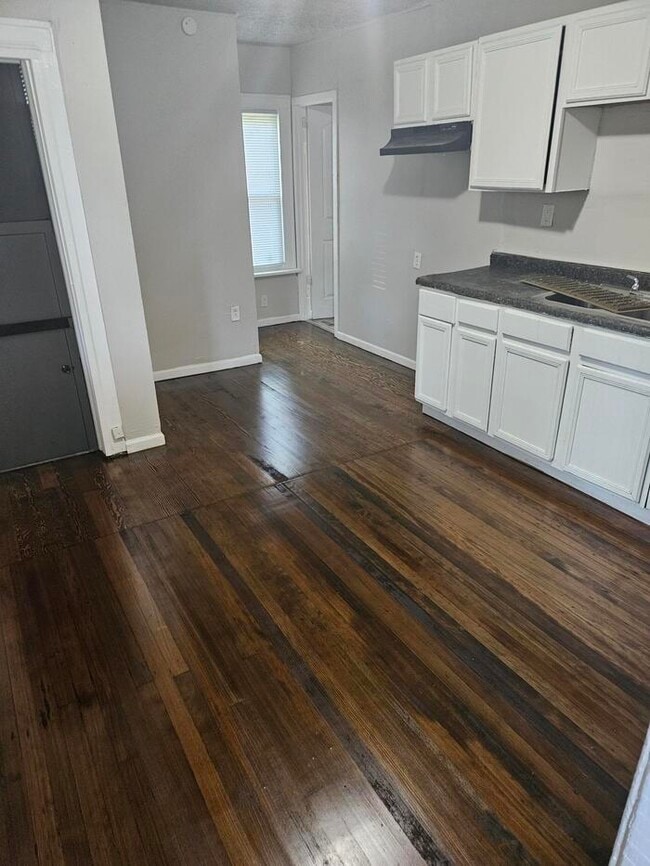 Building Photo - Beautiful new rehabbed home