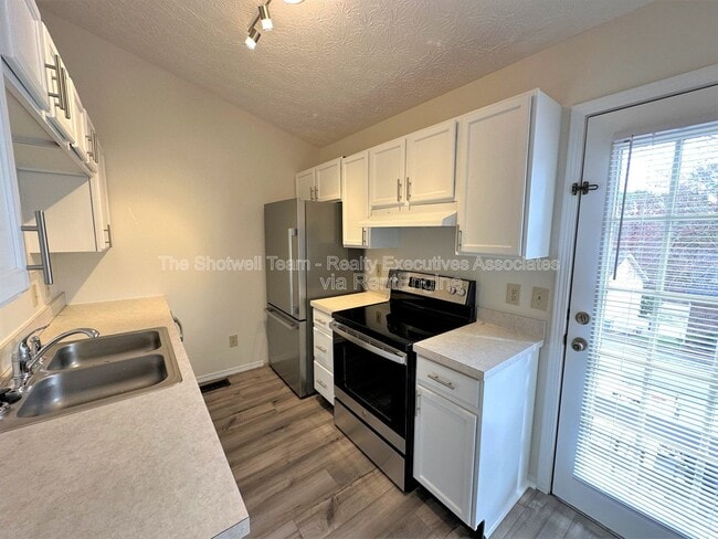 Building Photo - 819 Calypso Way