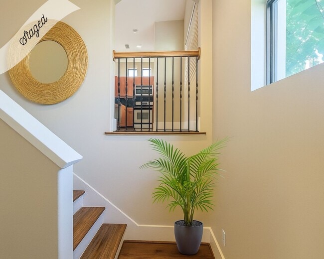 Building Photo - 404 Parker St