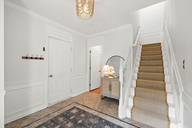 Building Photo - Beautiful Townhome in Ballymeade