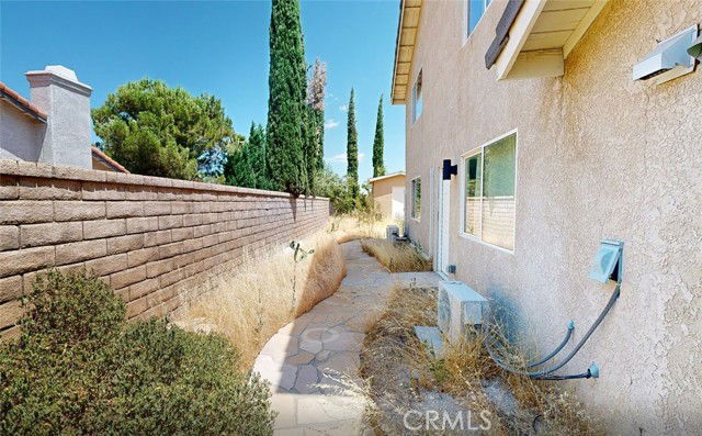 Building Photo - 5637 E Palmdale Blvd