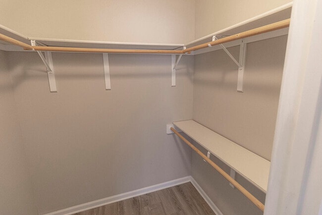 Building Photo - 1938 Center St