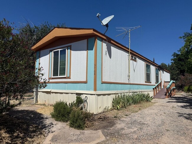 Building Photo - Occupied Do Not Disturb Tenant - 2 Bedroom 2 Bath Contact Property Pros 928-634-7710