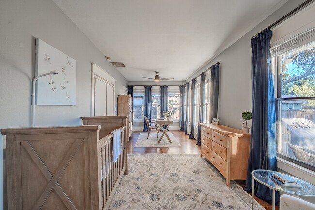 Building Photo - Updated Historically Charming Bungalow walking distance to Greenville Ave