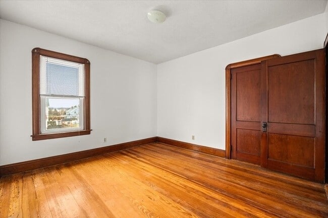 Building Photo - 576 Slade St